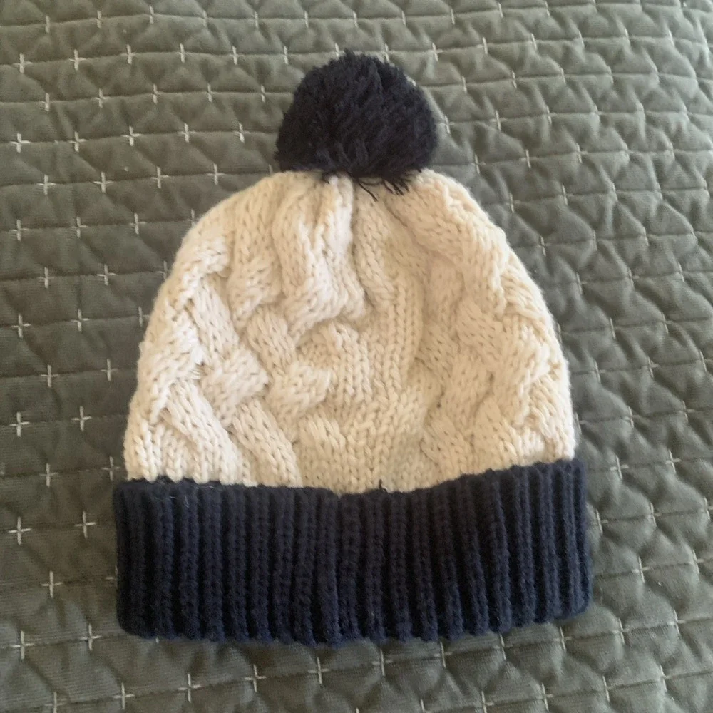 Michigan Wolverines Womens Hat Cable Knit Cap pom Stitched. Navy blue & Beige‎